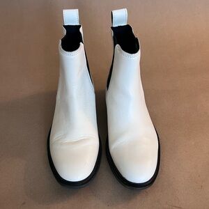 Uggs Women’s White Genuine Leather Chelsea Ankle Boots Size US 6 UK 4 EU 37